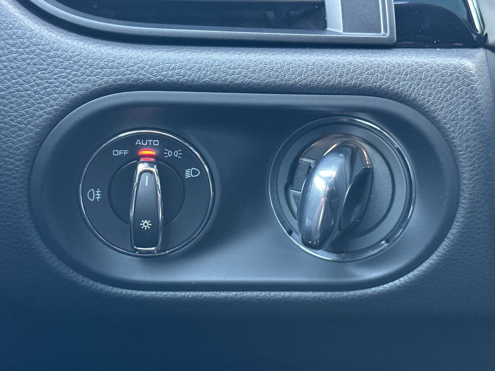 Thumbnail: 2026 Porsche Macan - 30