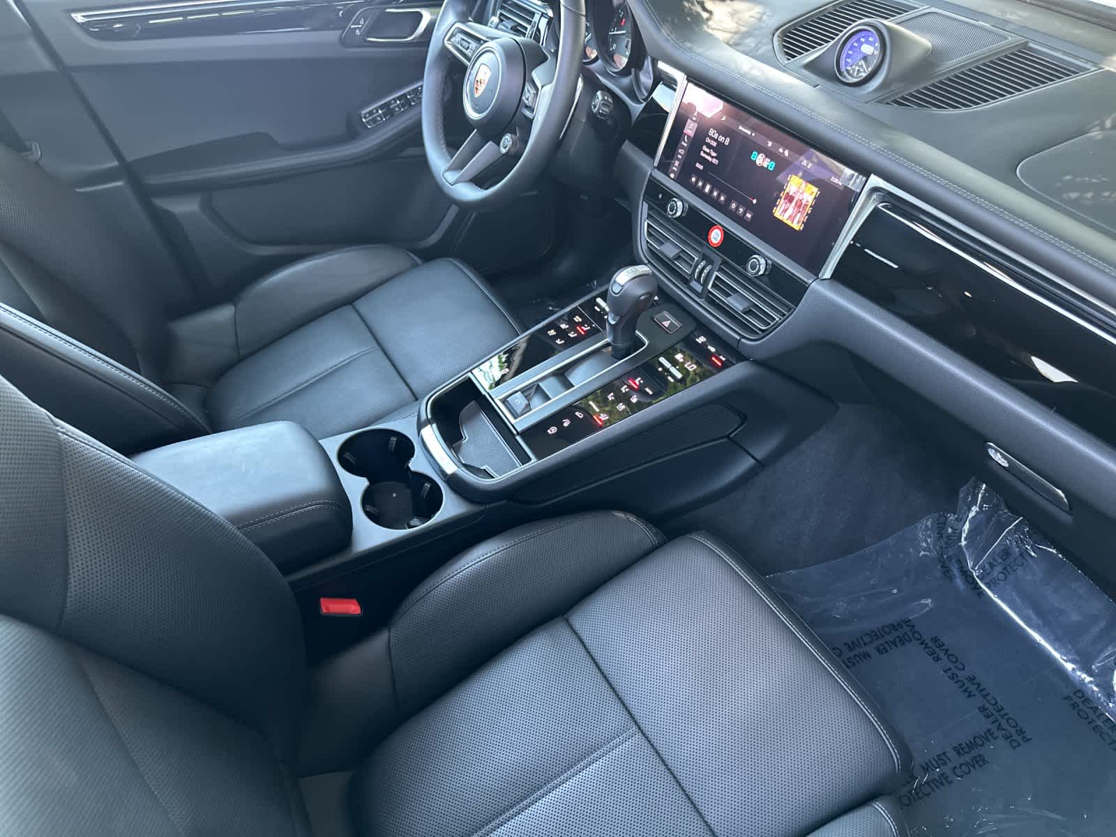 Thumbnail: 2026 Porsche Macan - 17