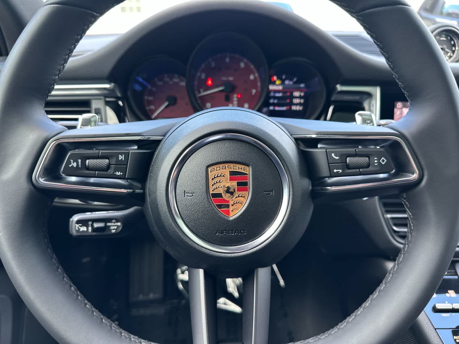 Thumbnail: 2026 Porsche Macan - 26