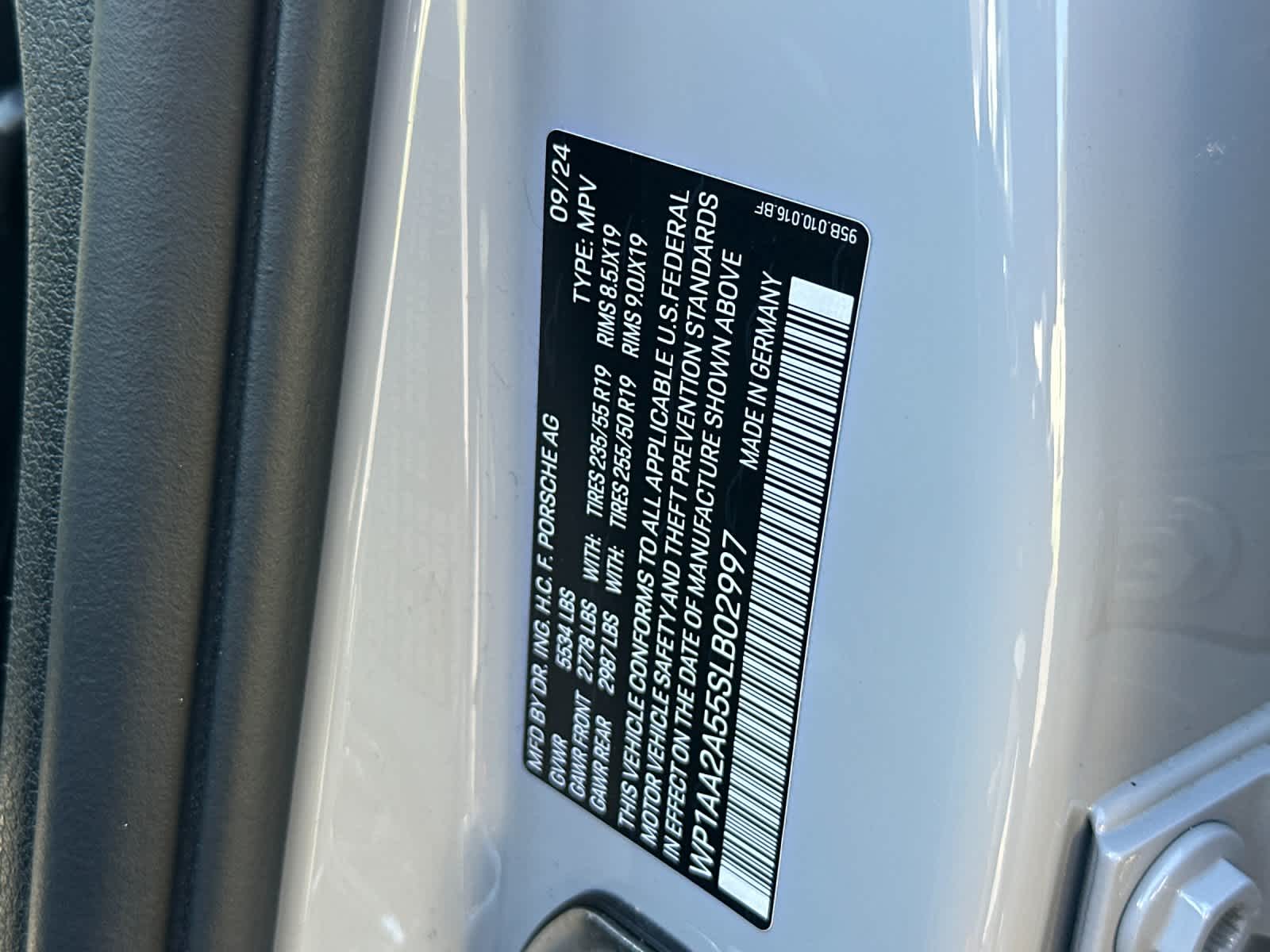 Thumbnail: 2025 Porsche Macan - 33