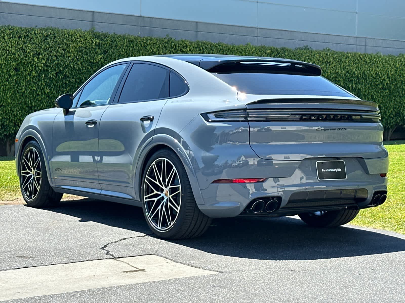 Thumbnail: 2026 Porsche Cayenne - 3