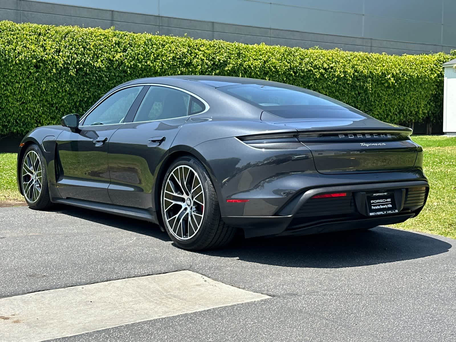 Thumbnail: 2020 Porsche Taycan - 3