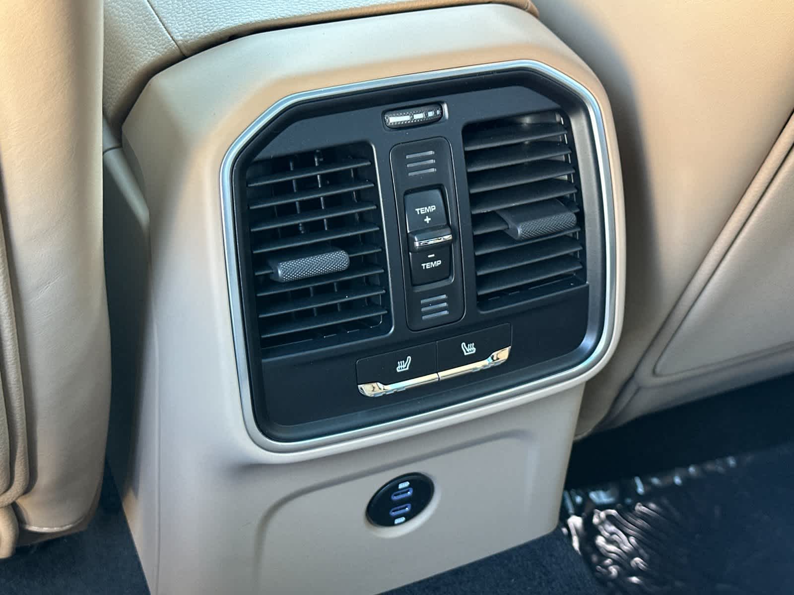 Thumbnail: 2026 Porsche Macan - 14