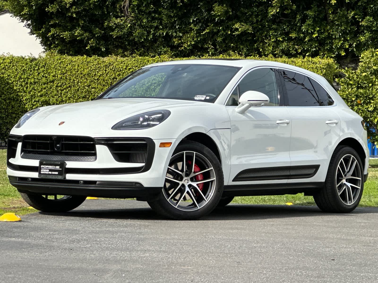 Thumbnail: 2025 Porsche Macan - 1