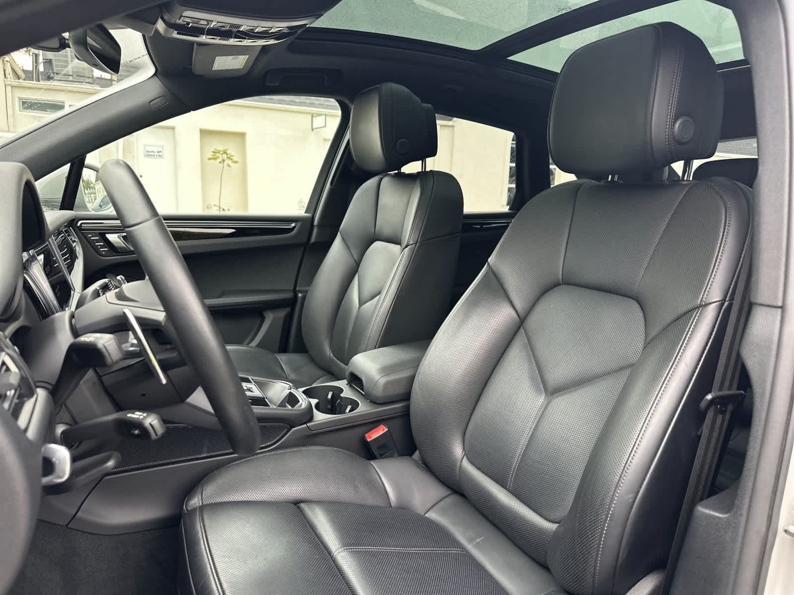 Thumbnail: 2025 Porsche Macan - 5