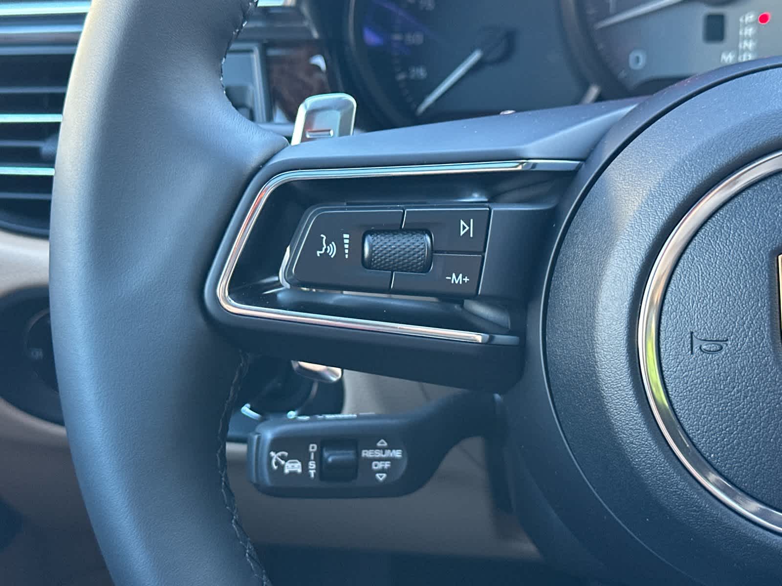Thumbnail: 2026 Porsche Macan - 27