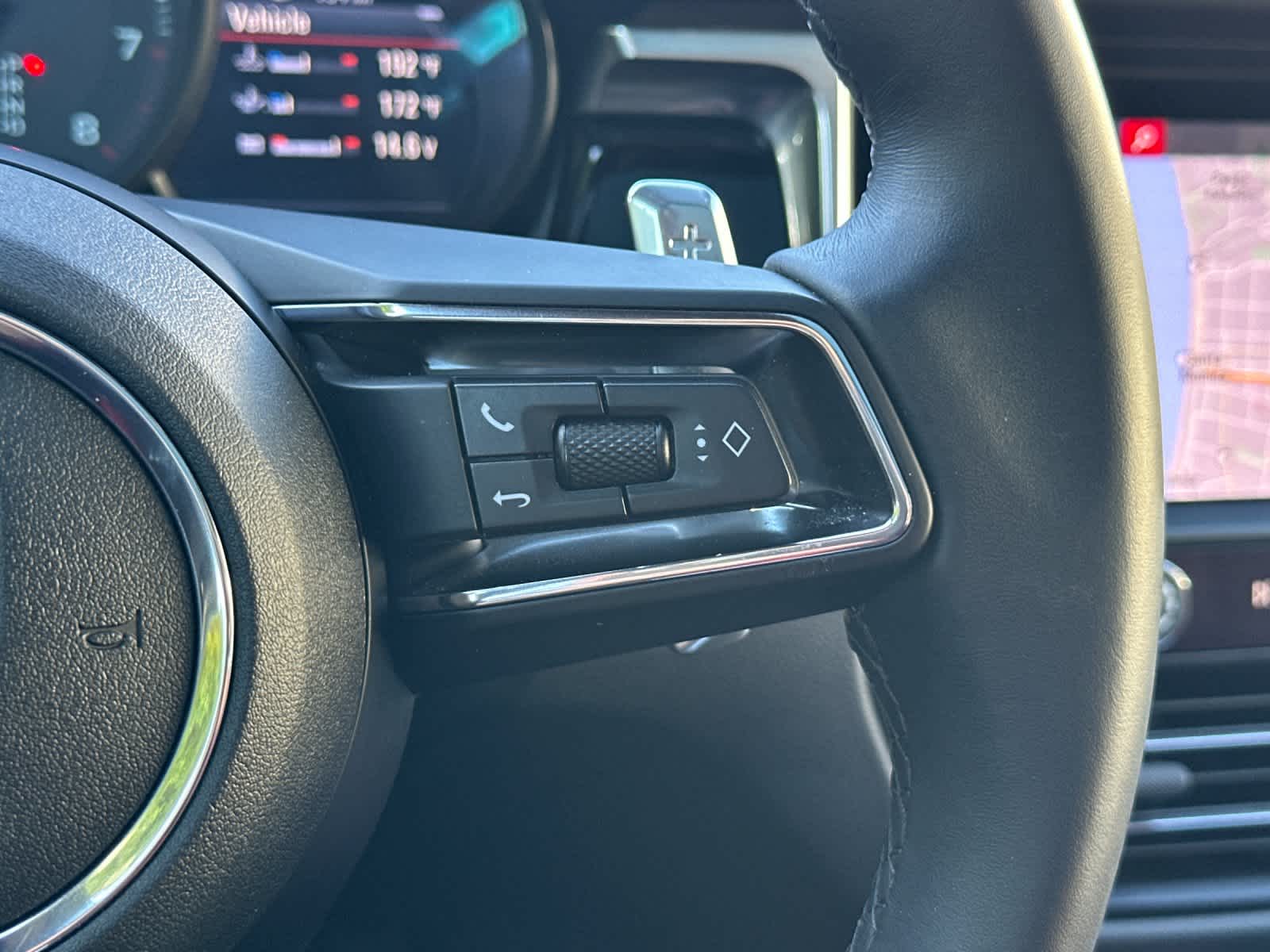 Thumbnail: 2025 Porsche Macan - 28