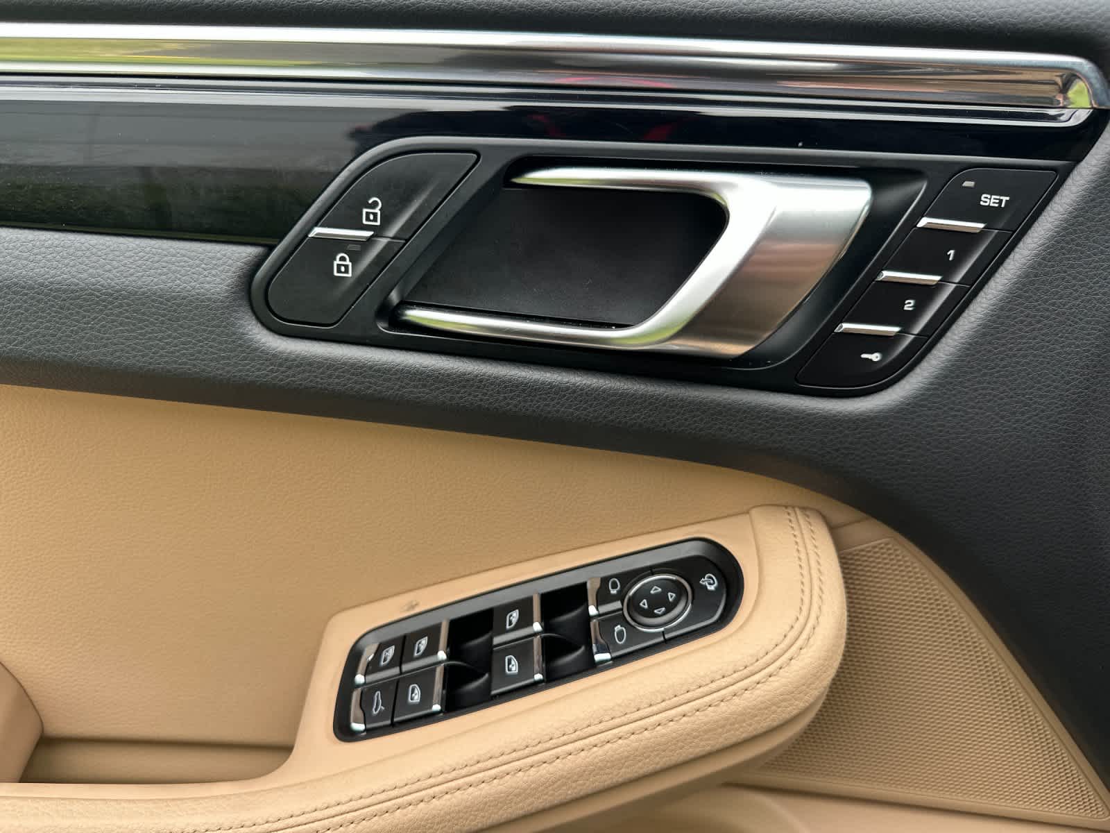 Thumbnail: 2025 Porsche Macan - 12