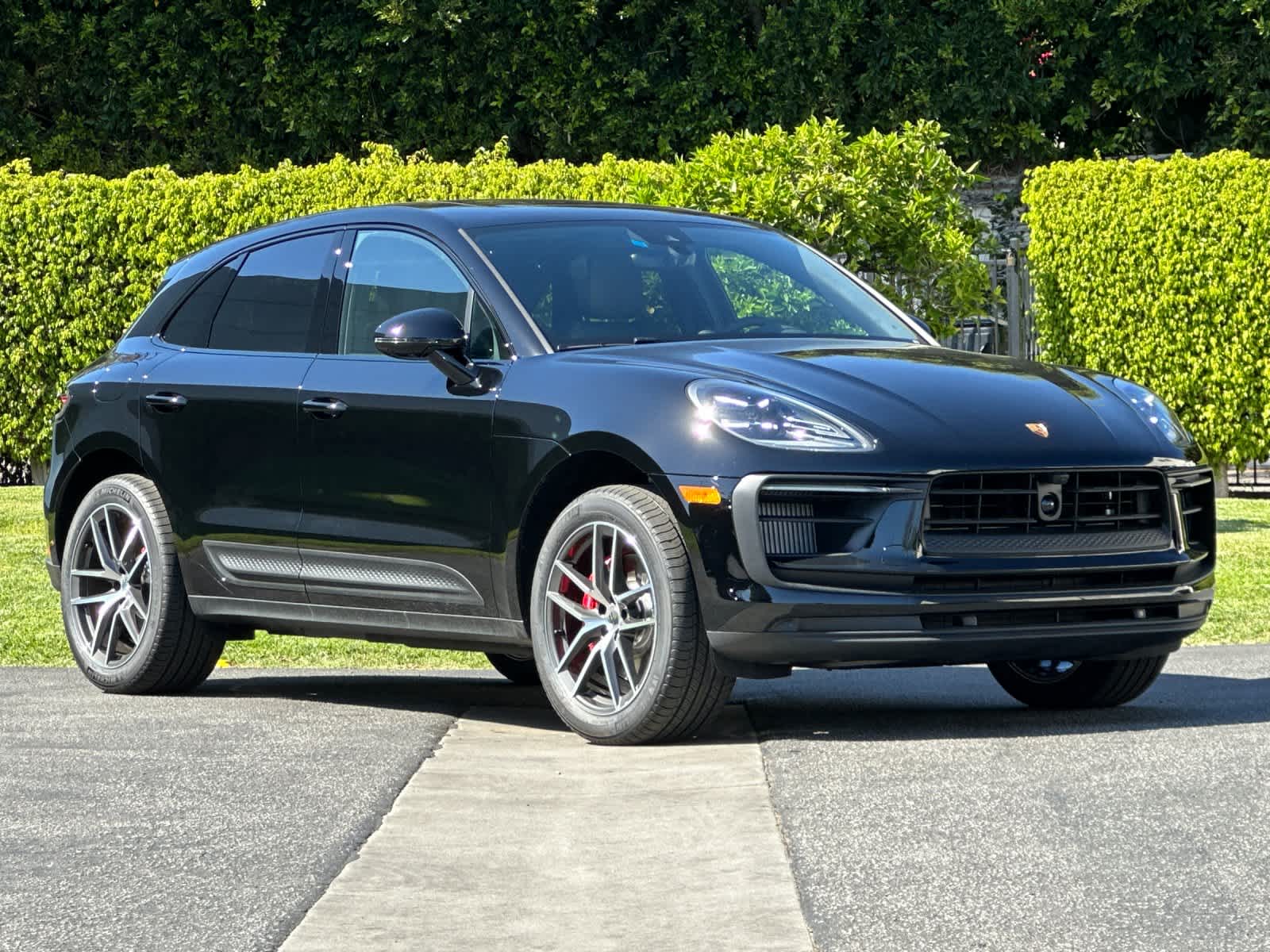 Thumbnail: 2026 Porsche Macan - 10