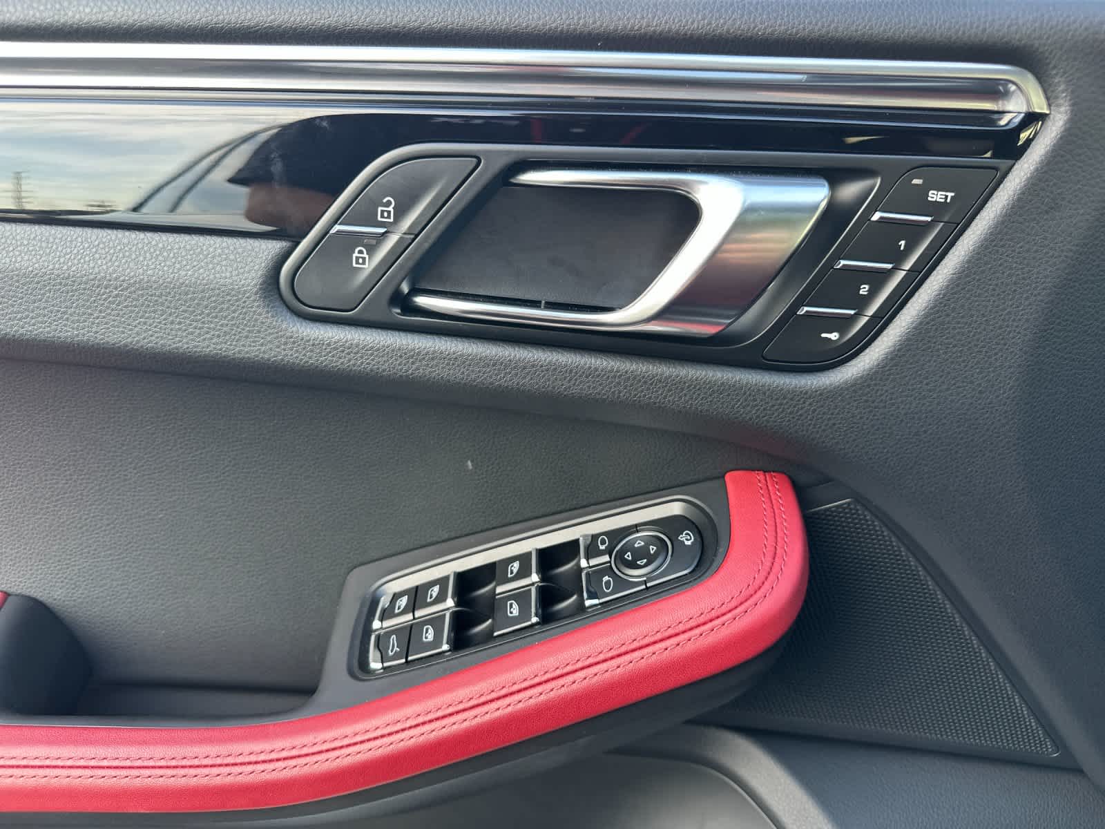 Thumbnail: 2025 Porsche Macan - 12