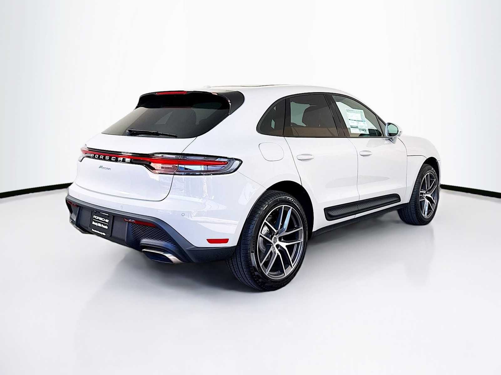 Thumbnail: 2026 Porsche Macan - 9