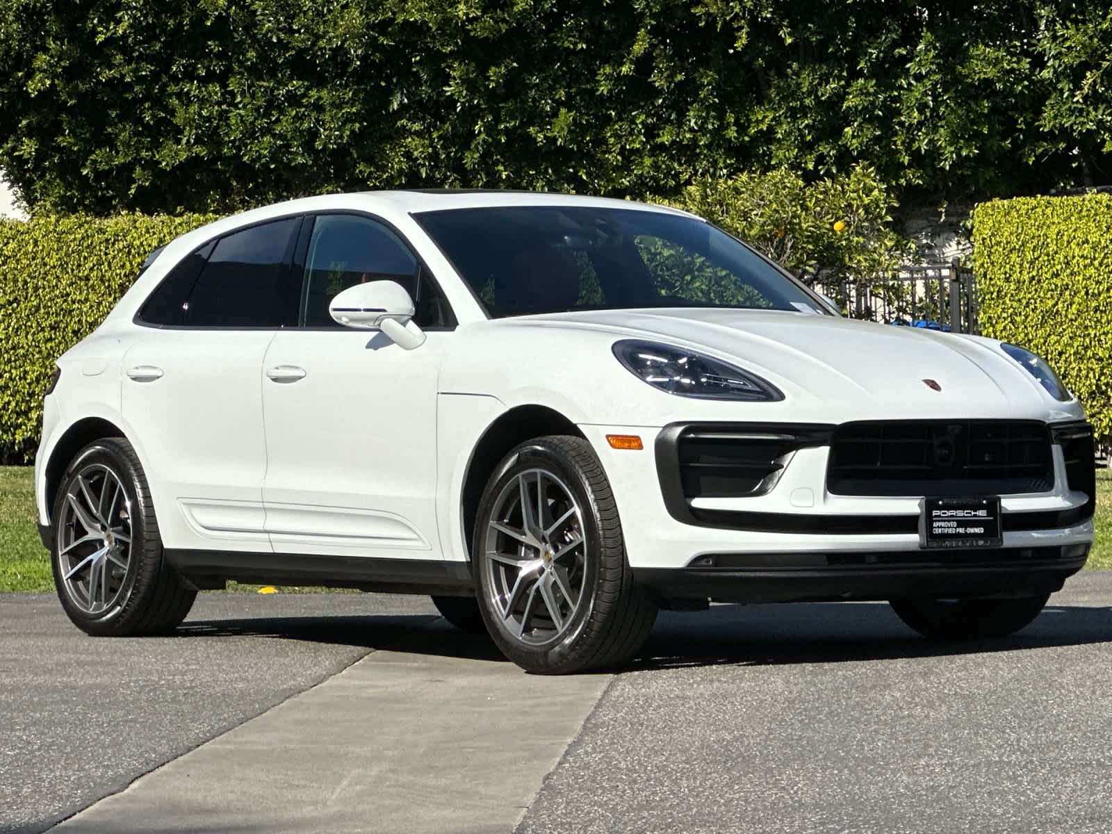 Thumbnail: 2025 Porsche Macan - 10