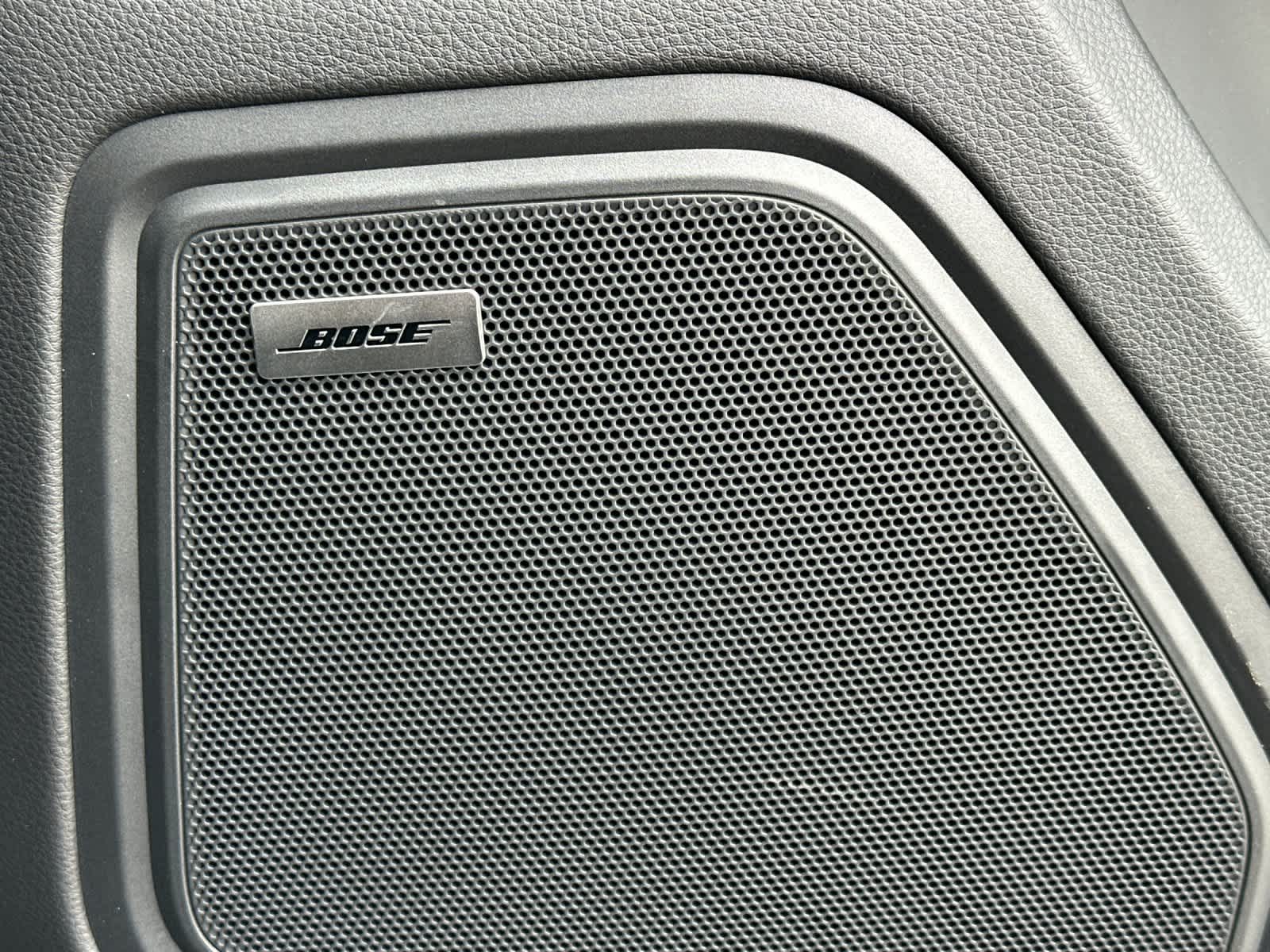 Thumbnail: 2026 Porsche Macan - 20