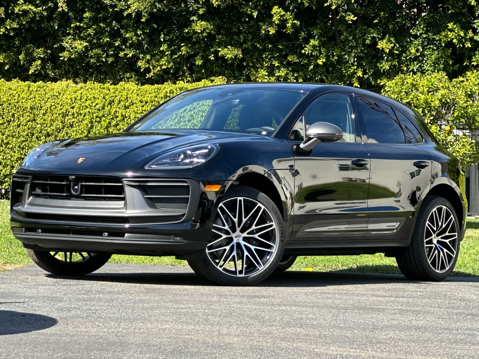 Thumbnail: 2026 Porsche Macan - 1