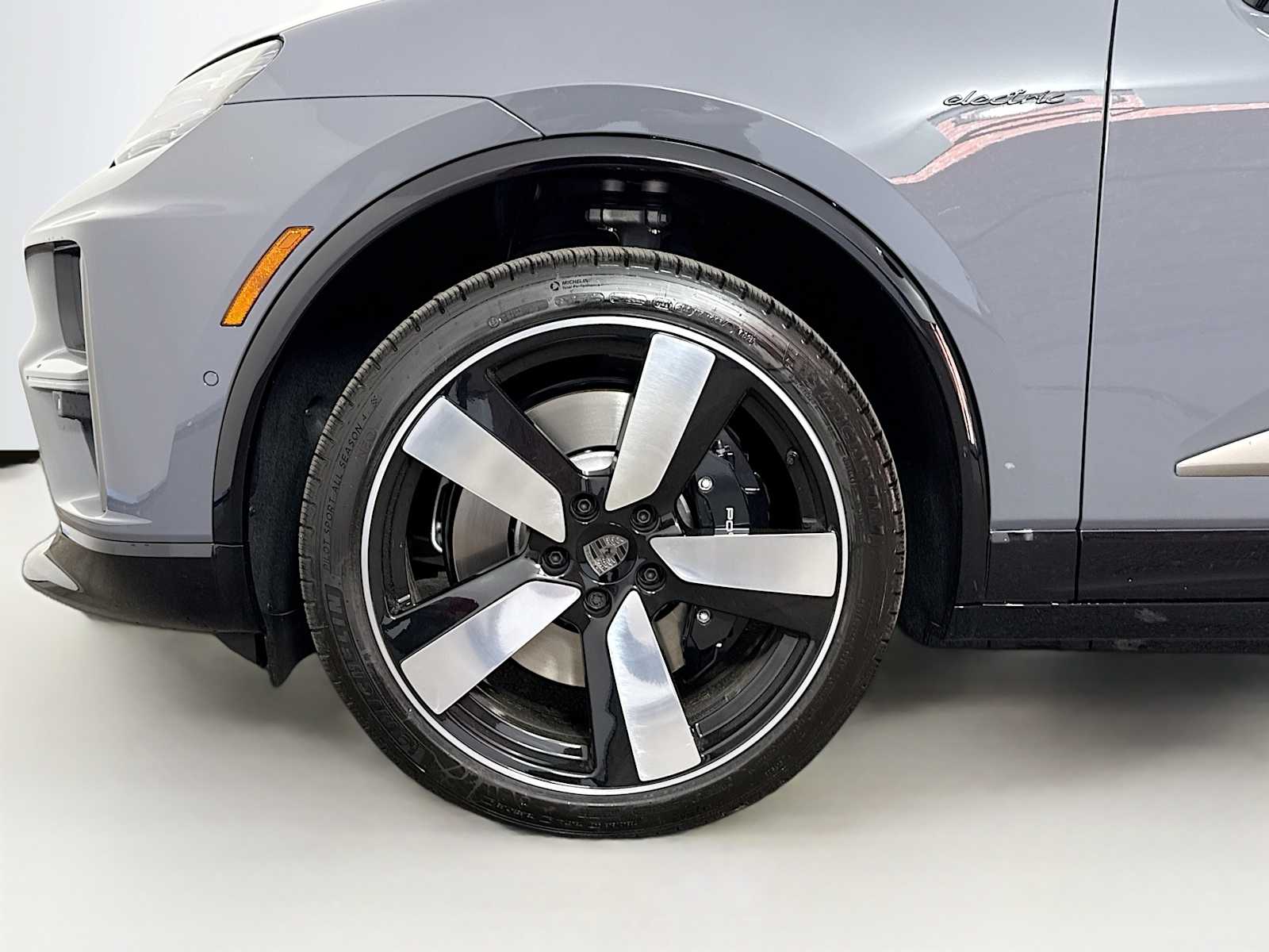 Thumbnail: 2025 Porsche Macan - 24