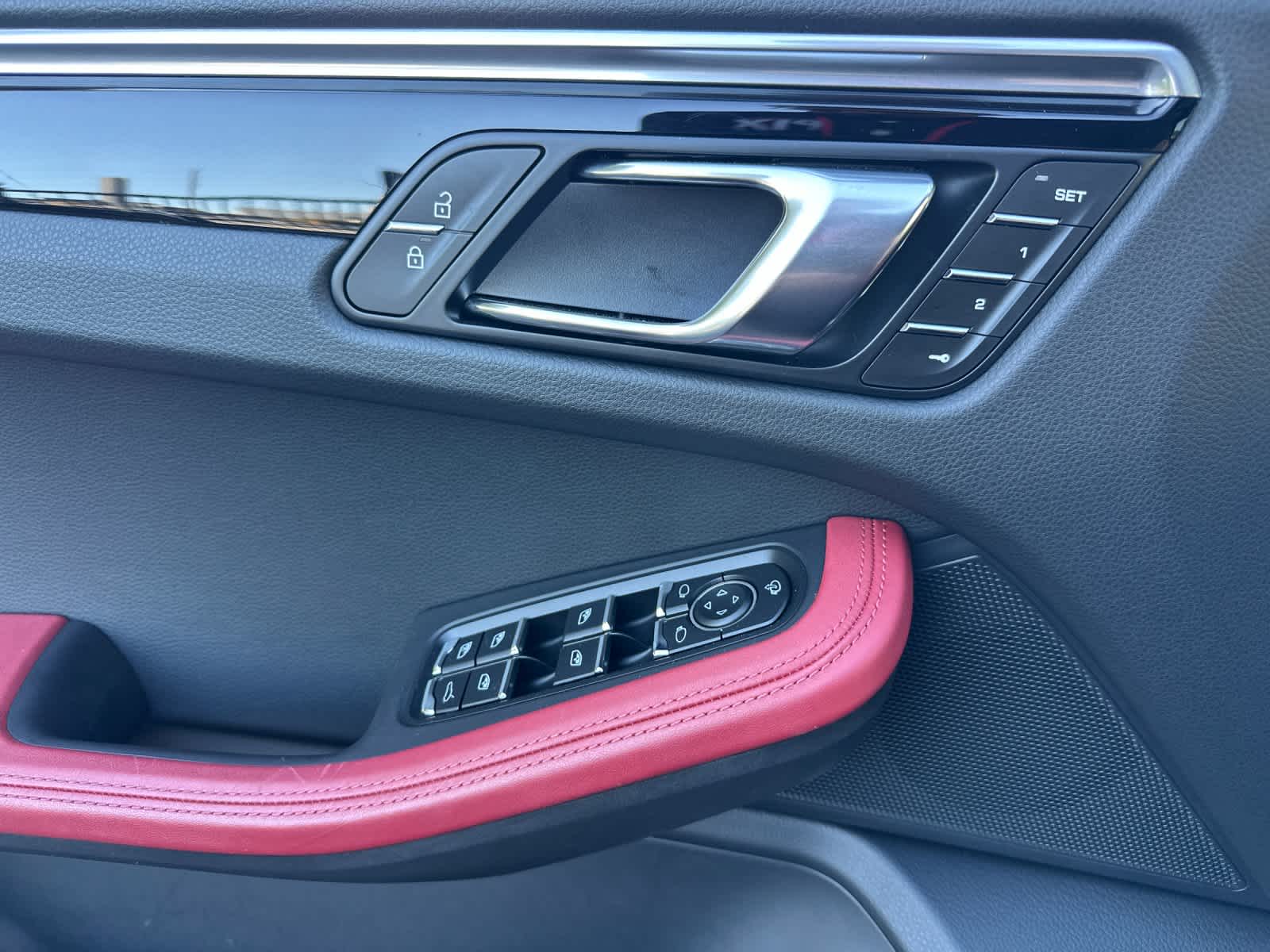 Thumbnail: 2025 Porsche Macan - 12