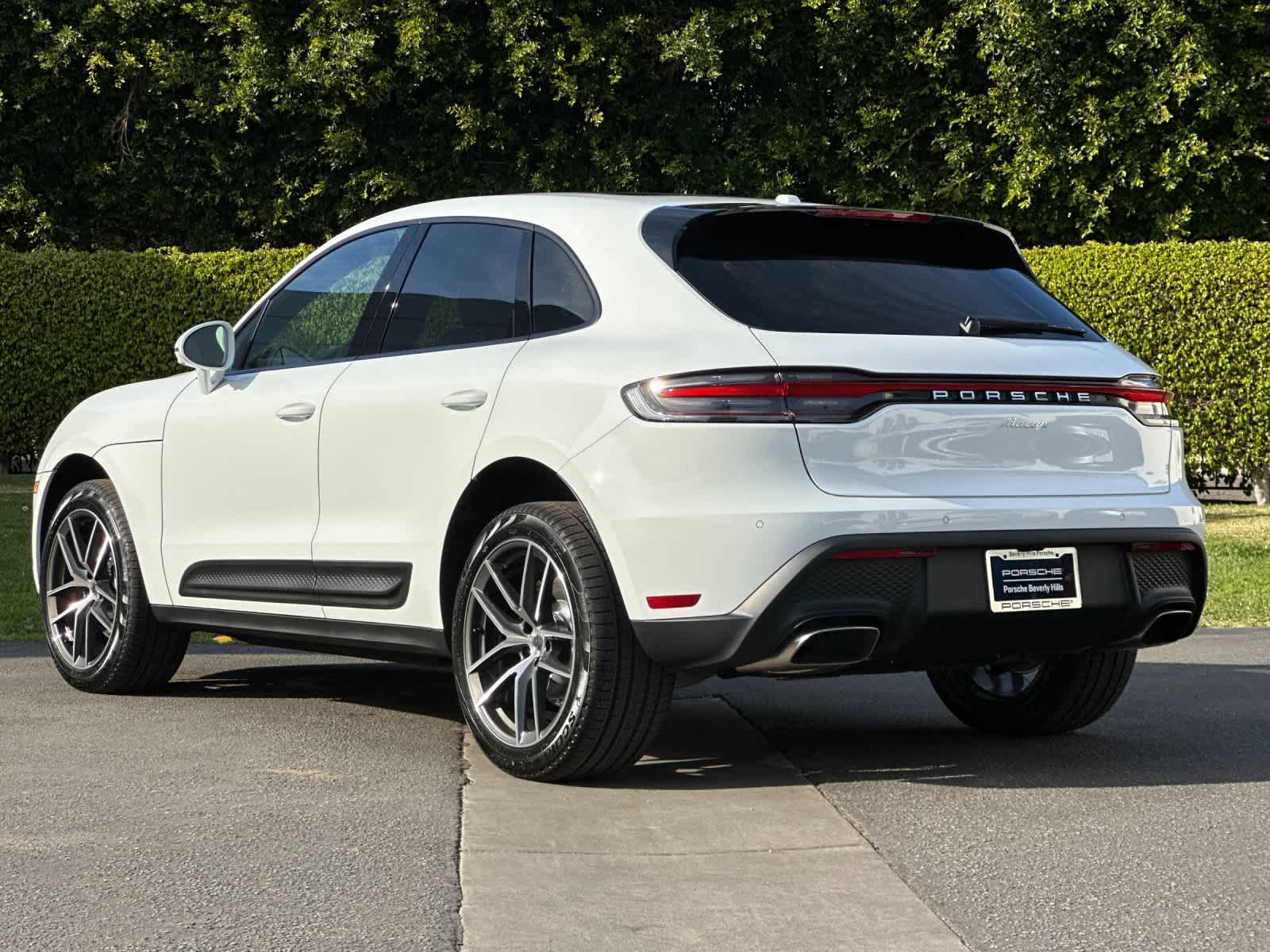 Thumbnail: 2026 Porsche Macan - 3