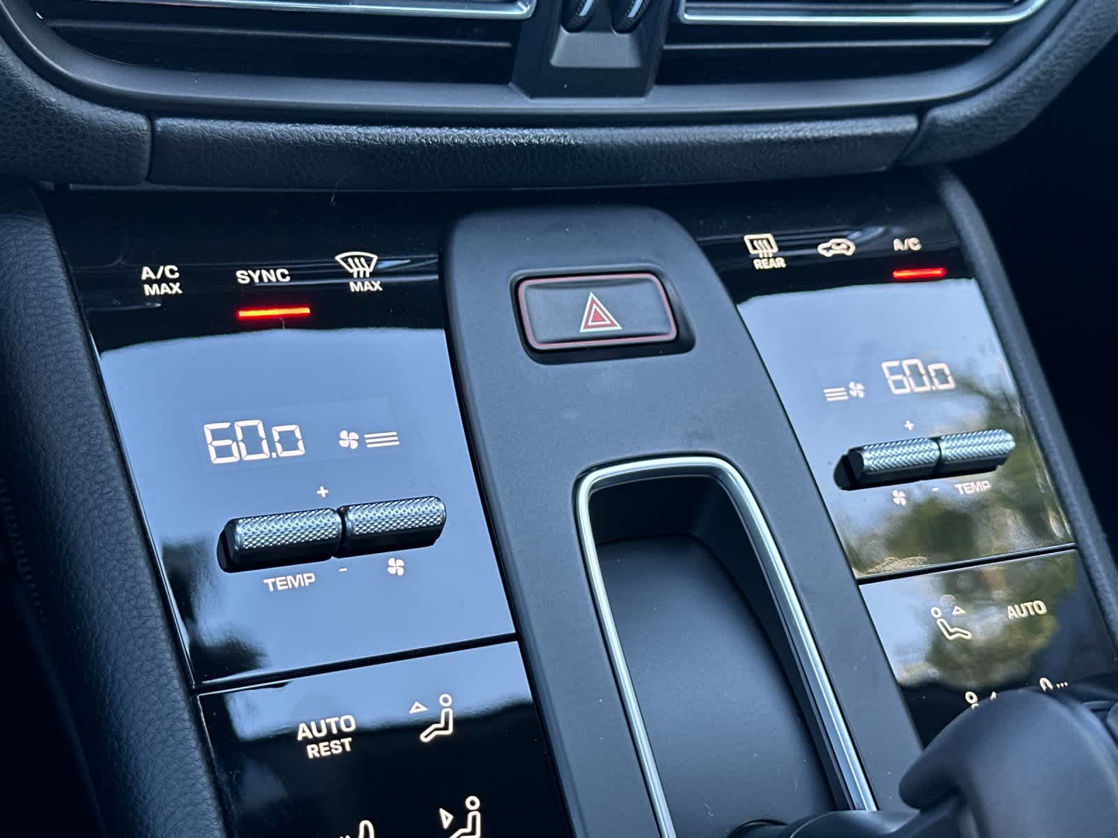 Thumbnail: 2026 Porsche Macan - 23