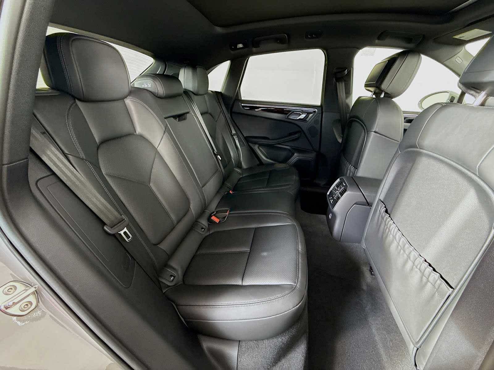 Thumbnail: 2026 Porsche Macan - 20