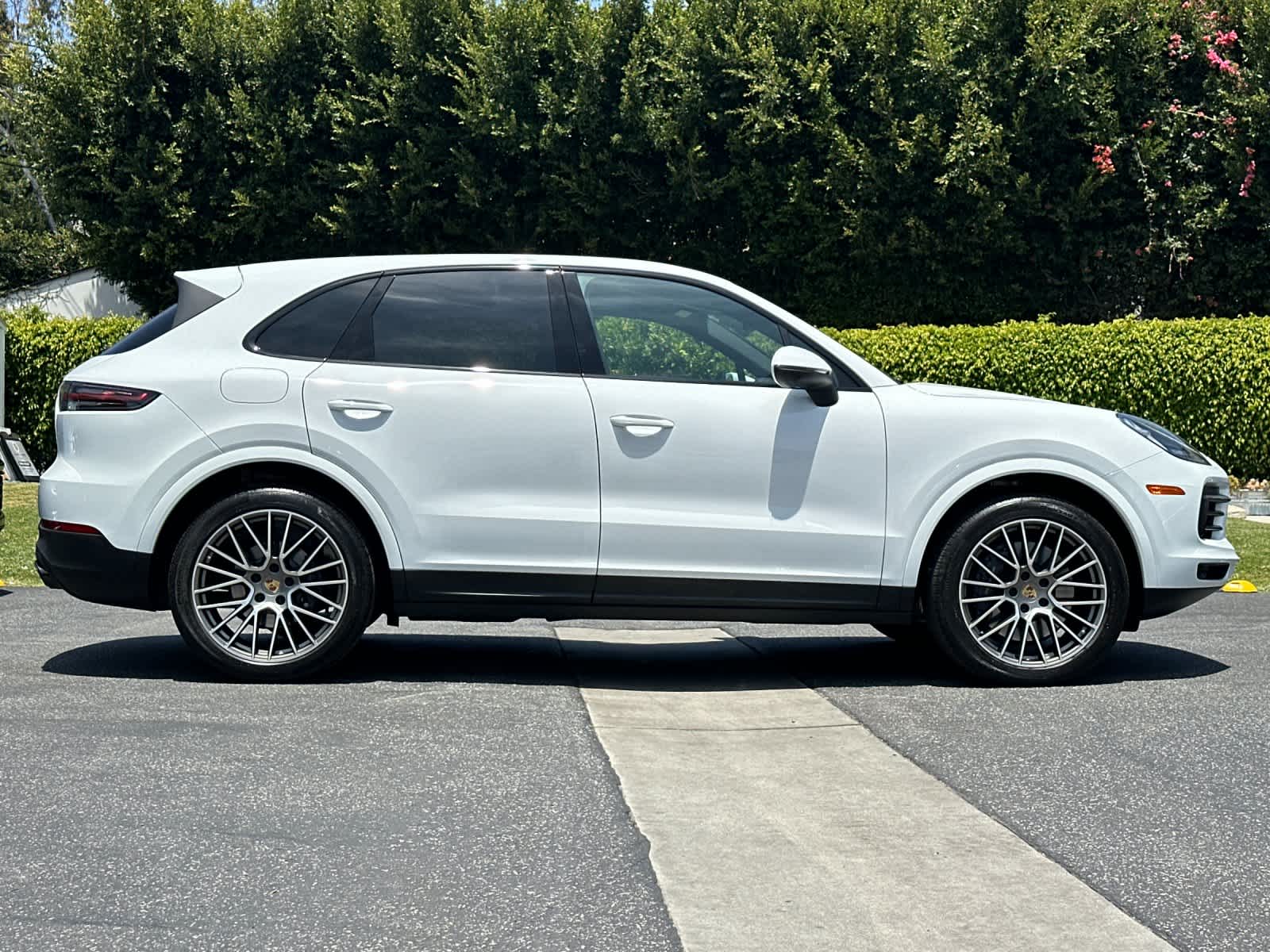 Thumbnail: 2023 Porsche Cayenne - 8