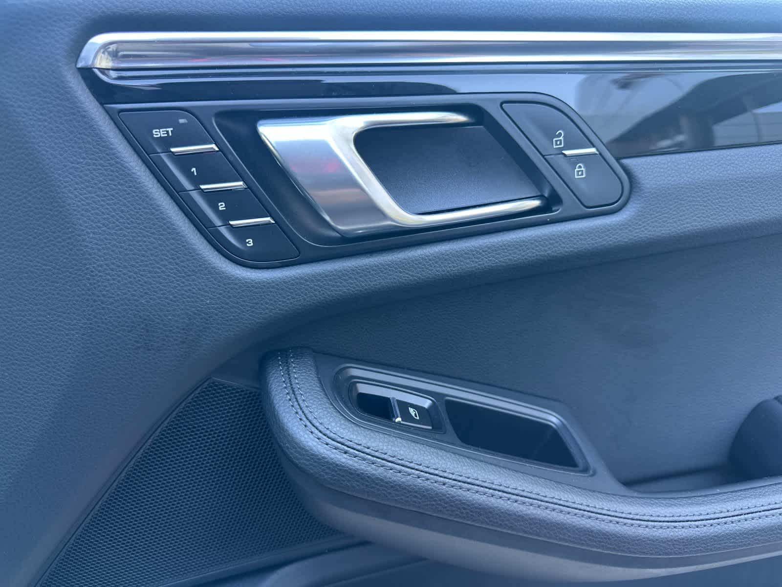 Thumbnail: 2025 Porsche Macan - 18