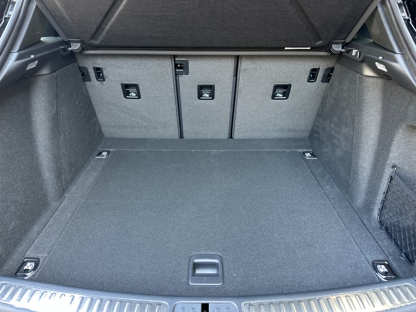 Thumbnail: 2026 Porsche Macan - 16