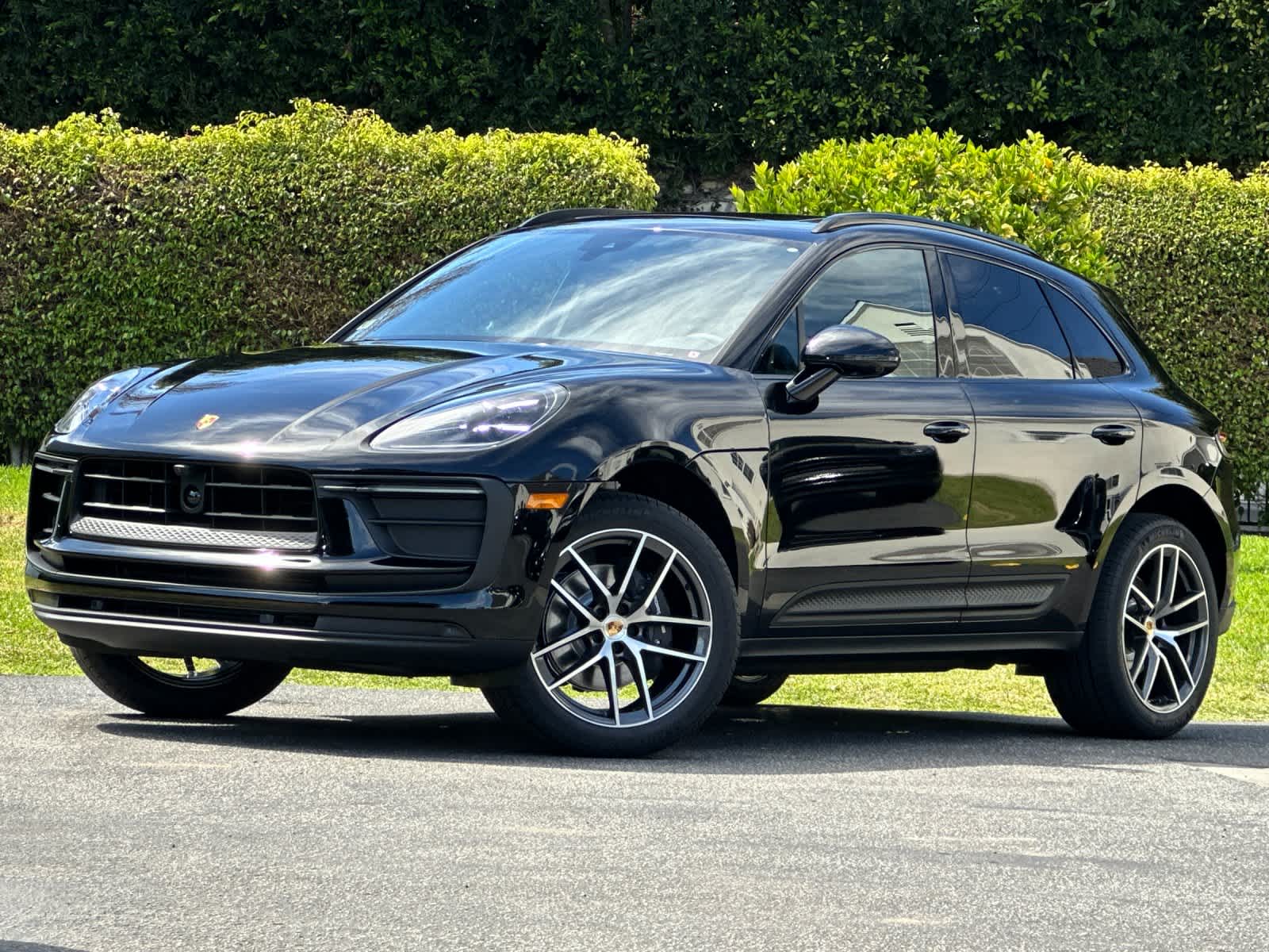 Thumbnail: 2026 Porsche Macan - 1