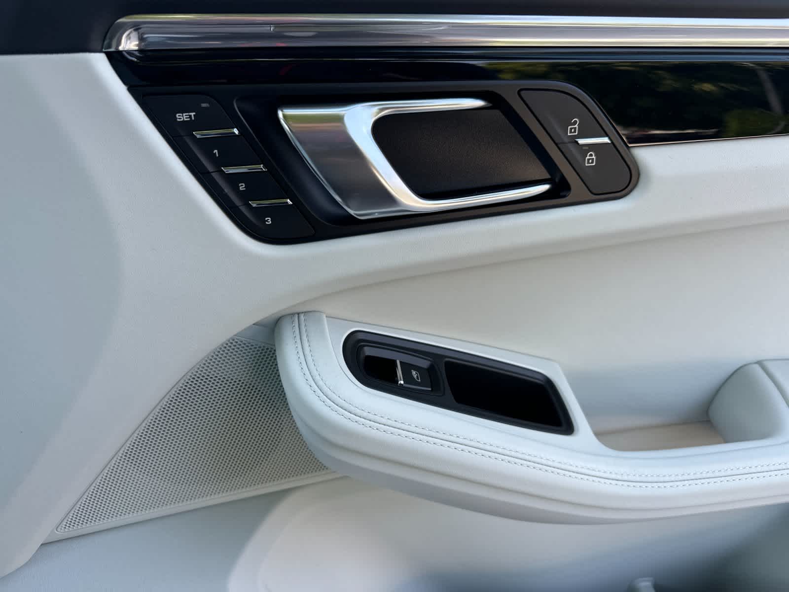 Thumbnail: 2026 Porsche Macan - 19