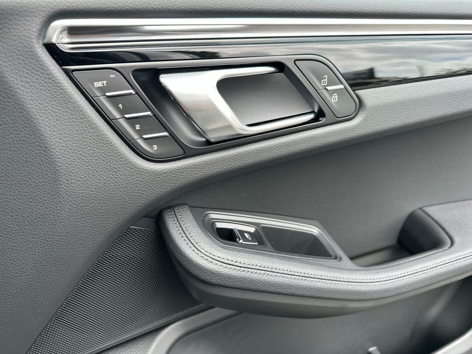 Thumbnail: 2026 Porsche Macan - 19