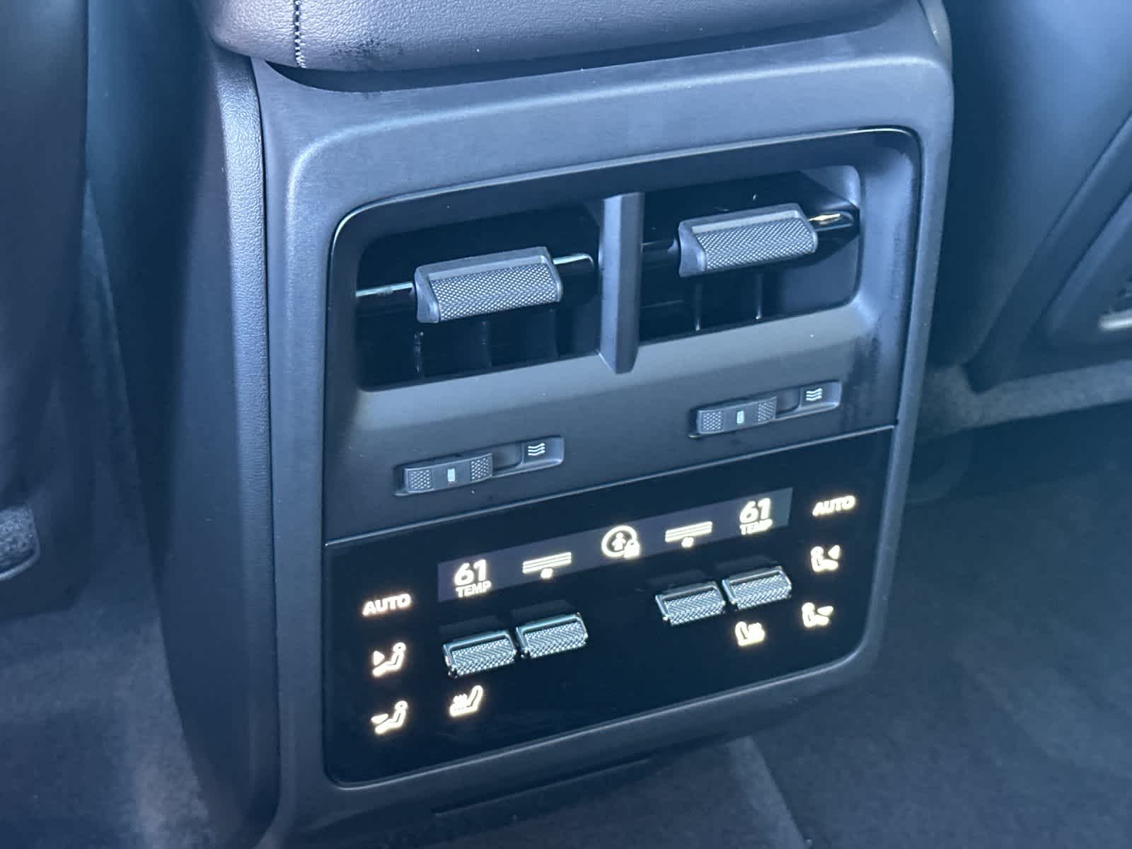 Thumbnail: 2026 Porsche Macan - 14