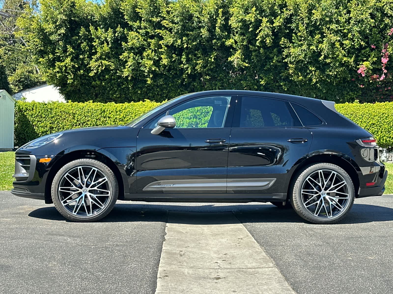 Thumbnail: 2026 Porsche Macan - 2