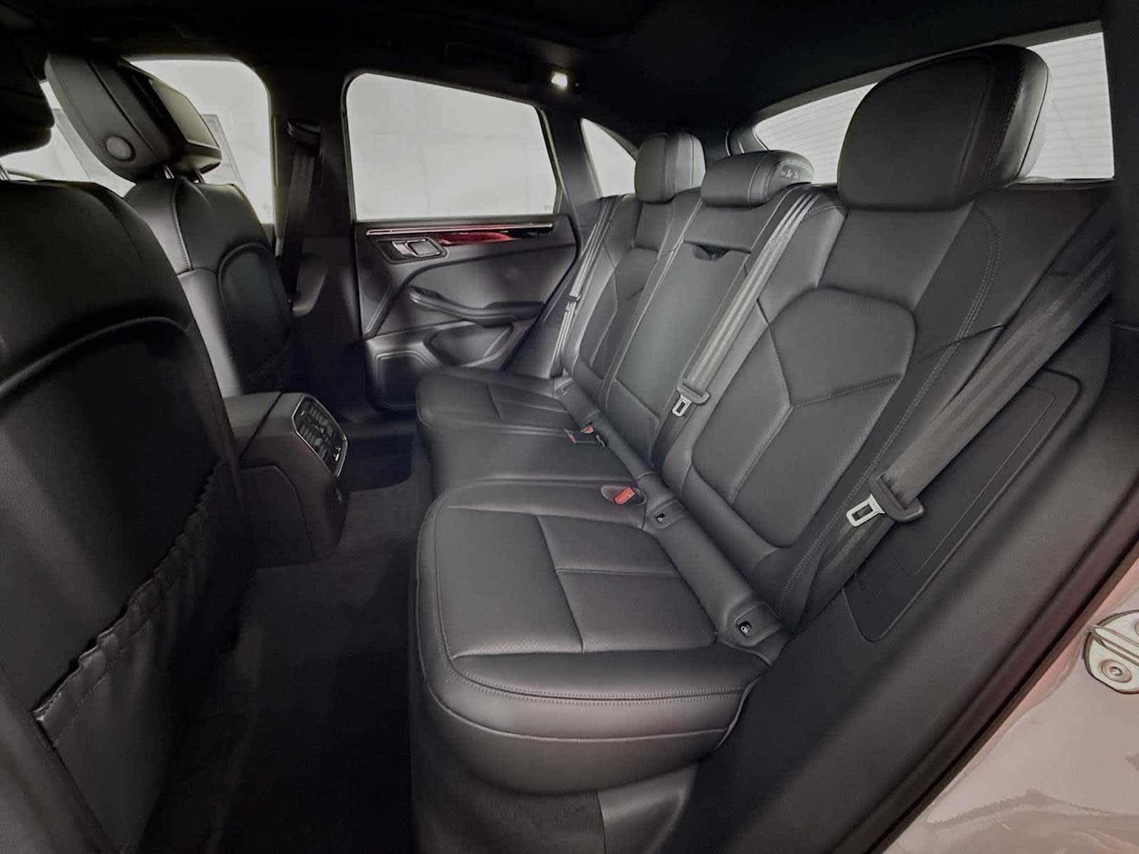 Thumbnail: 2026 Porsche Macan - 17