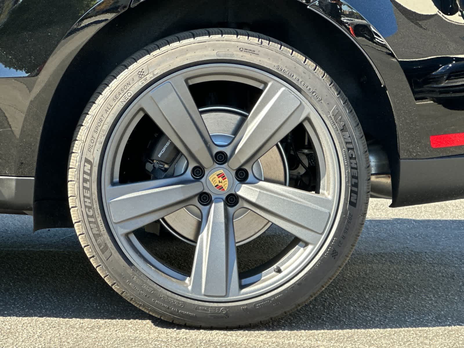 Thumbnail: 2026 Porsche Macan - 31