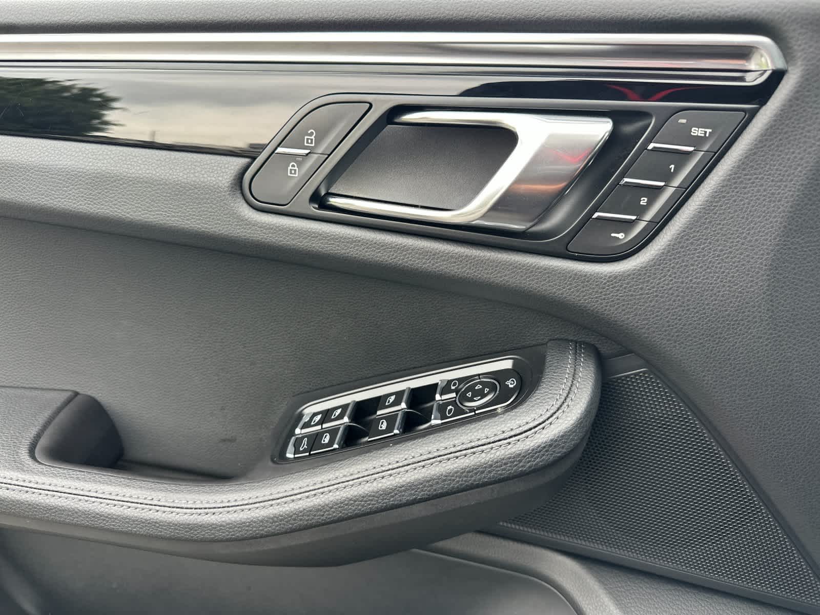 Thumbnail: 2025 Porsche Macan - 12