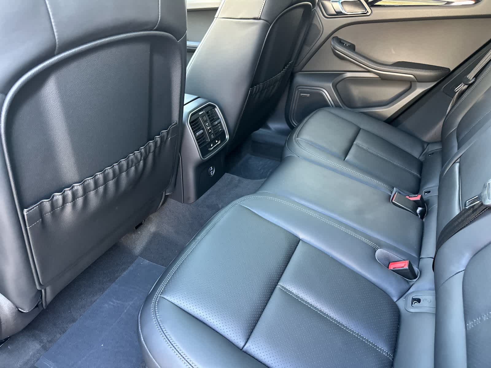 Thumbnail: 2026 Porsche Macan - 13