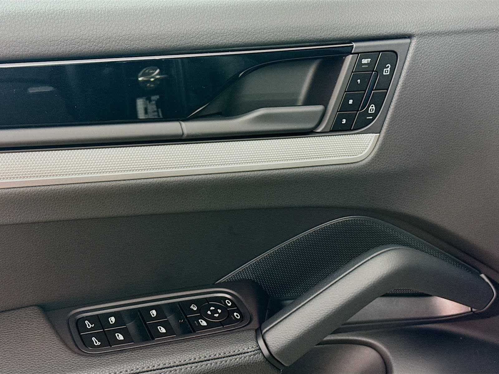 Thumbnail: 2026 Porsche Cayenne - 14