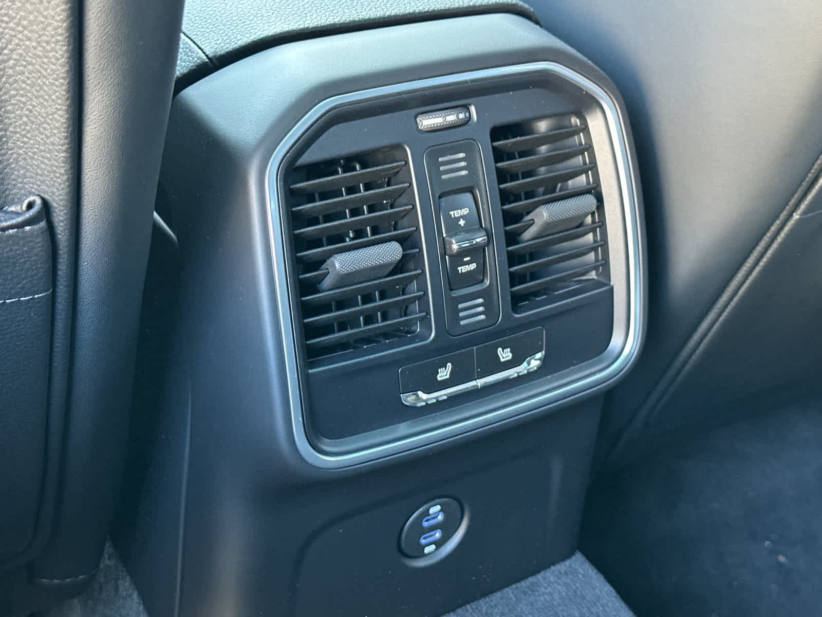 Thumbnail: 2026 Porsche Macan - 14