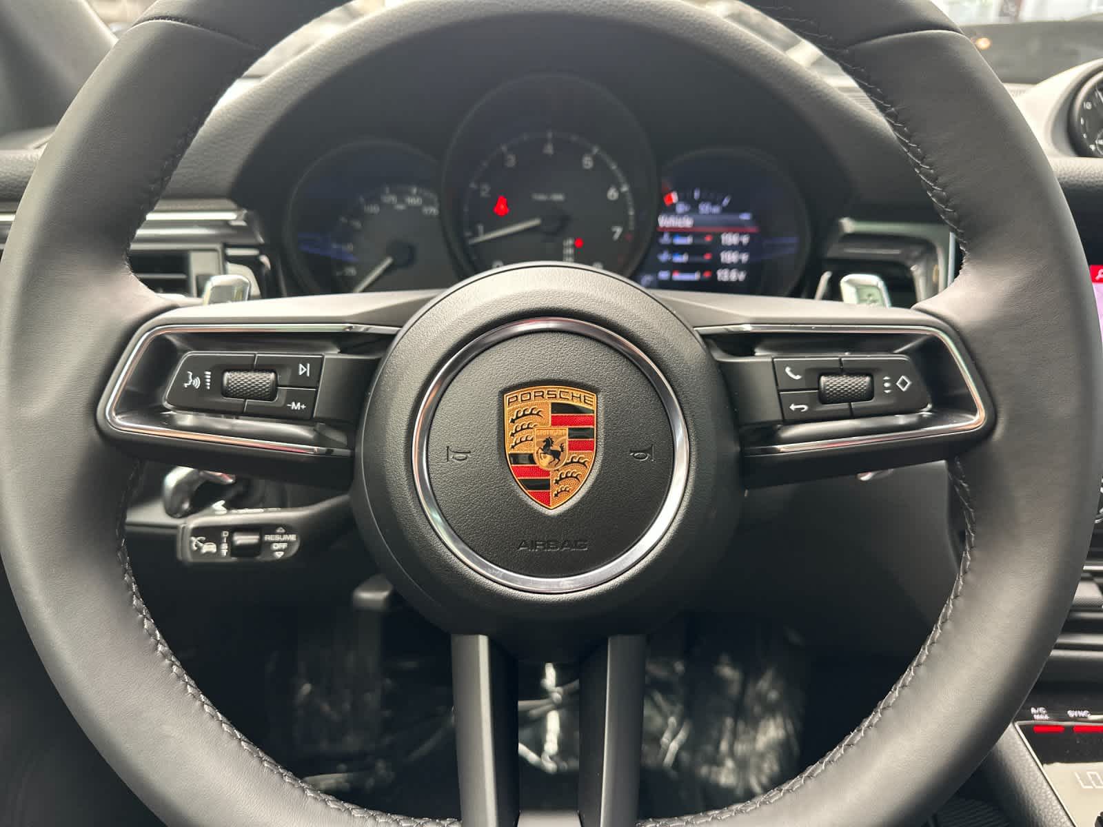 Thumbnail: 2026 Porsche Macan - 25