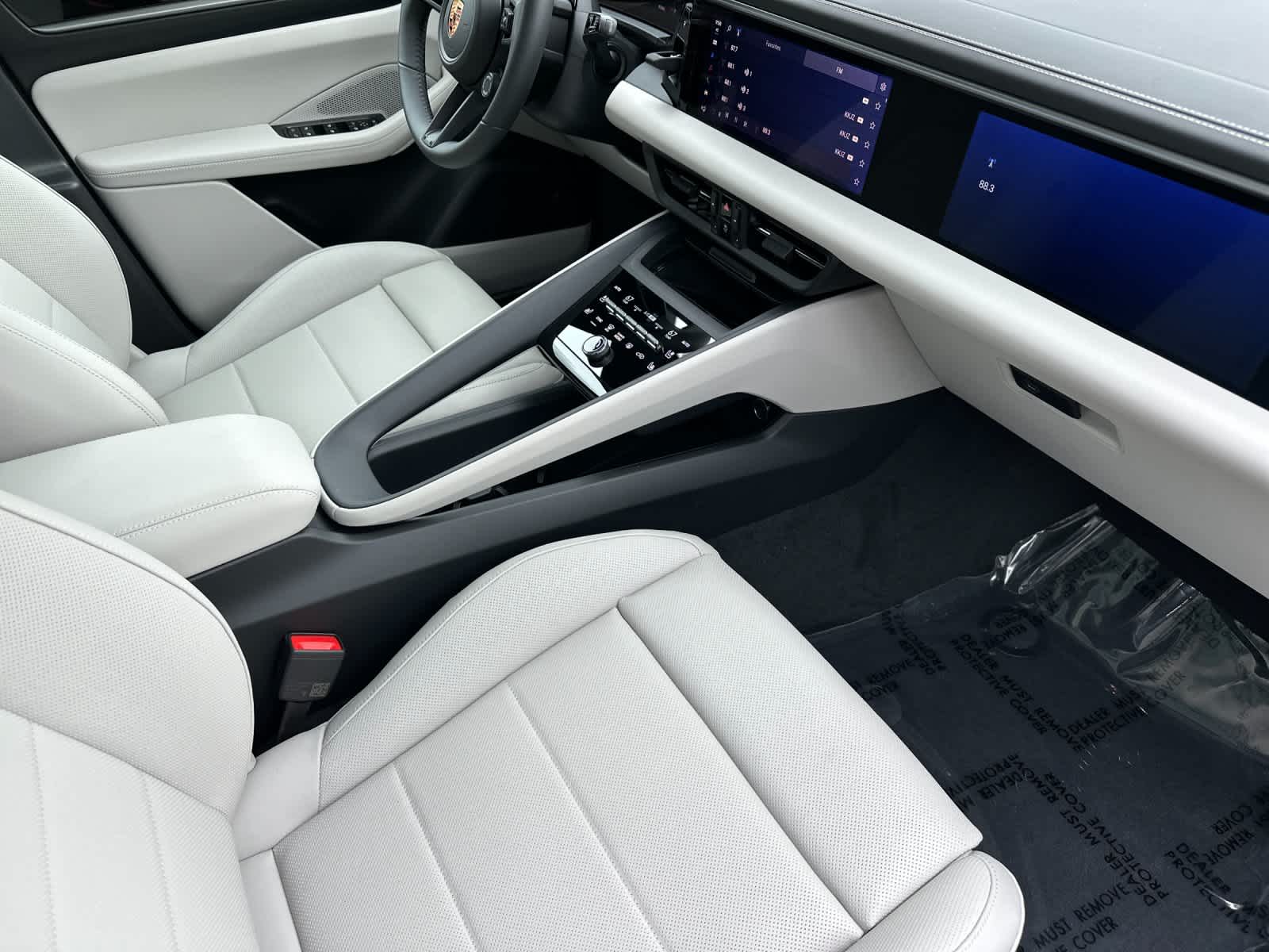 Thumbnail: 2026 Porsche Macan - 17
