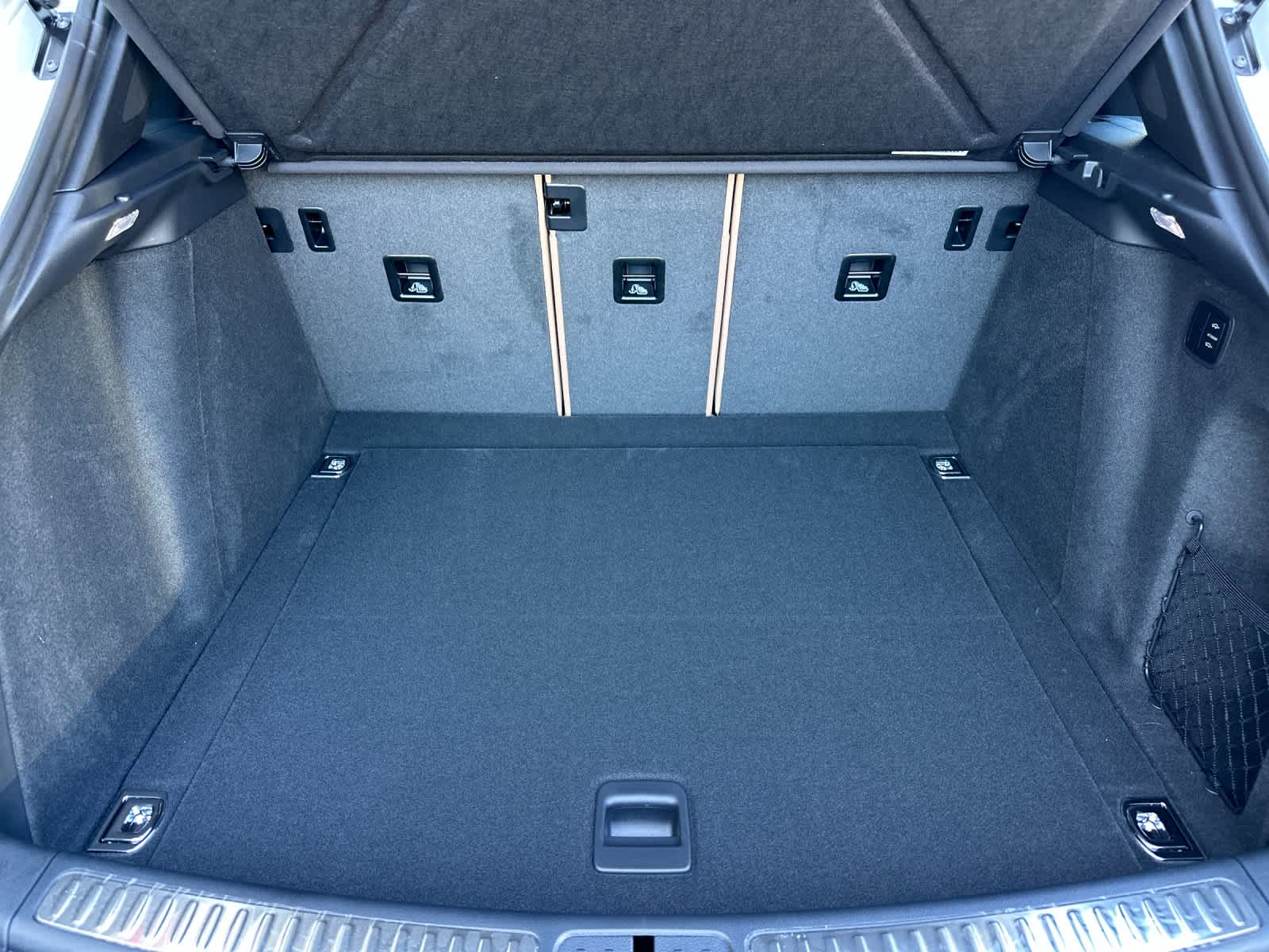 Thumbnail: 2026 Porsche Macan - 16