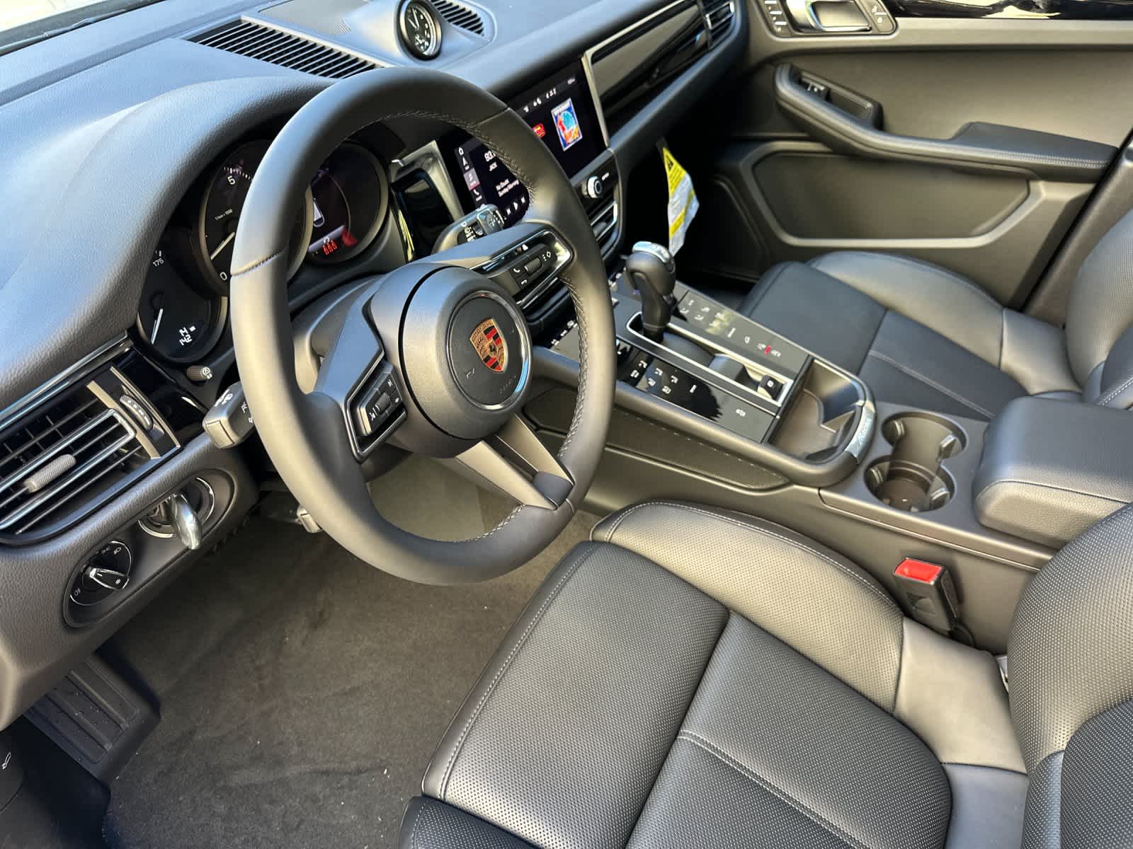 Thumbnail: 2026 Porsche Macan - 4