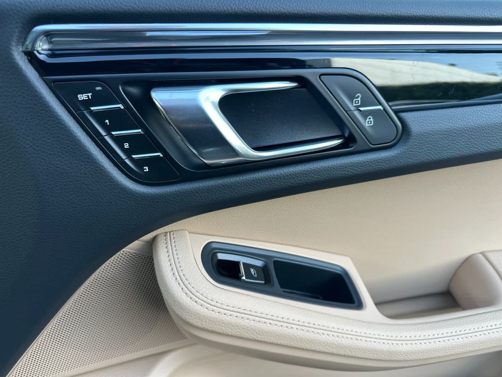 Thumbnail: 2026 Porsche Macan - 19