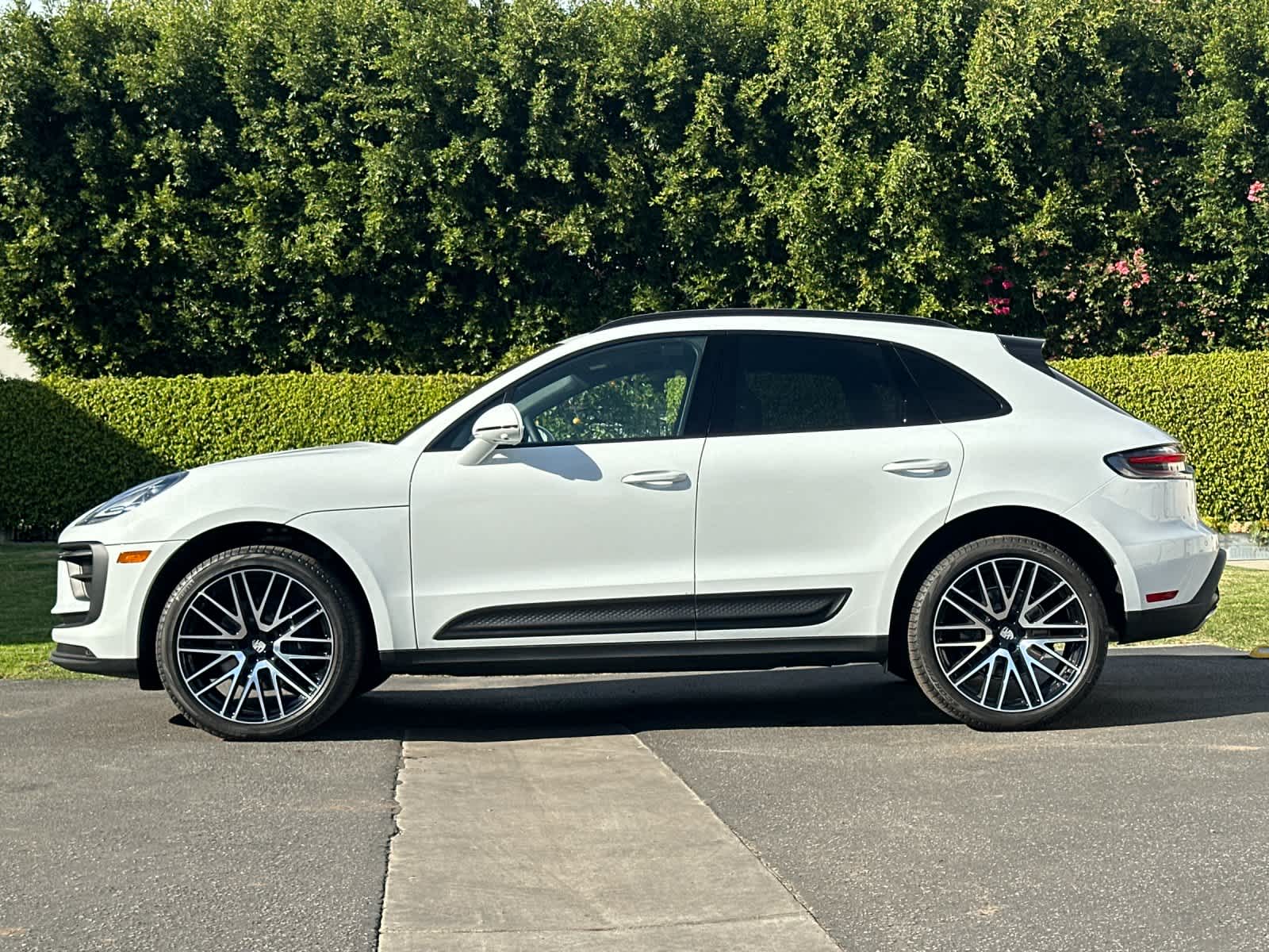 Thumbnail: 2026 Porsche Macan - 2