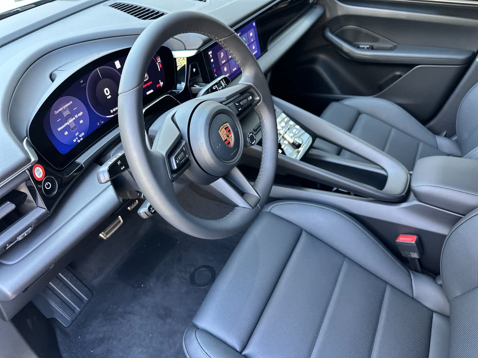 Thumbnail: 2026 Porsche Macan - 4