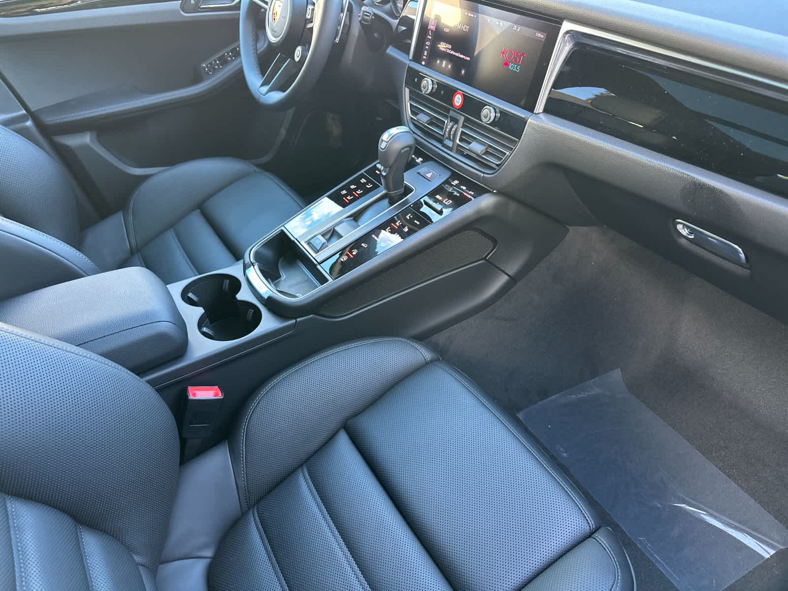 Thumbnail: 2026 Porsche Macan - 17