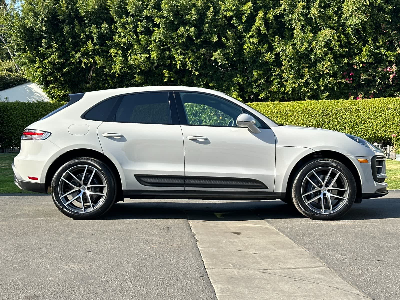 Thumbnail: 2025 Porsche Macan - 9