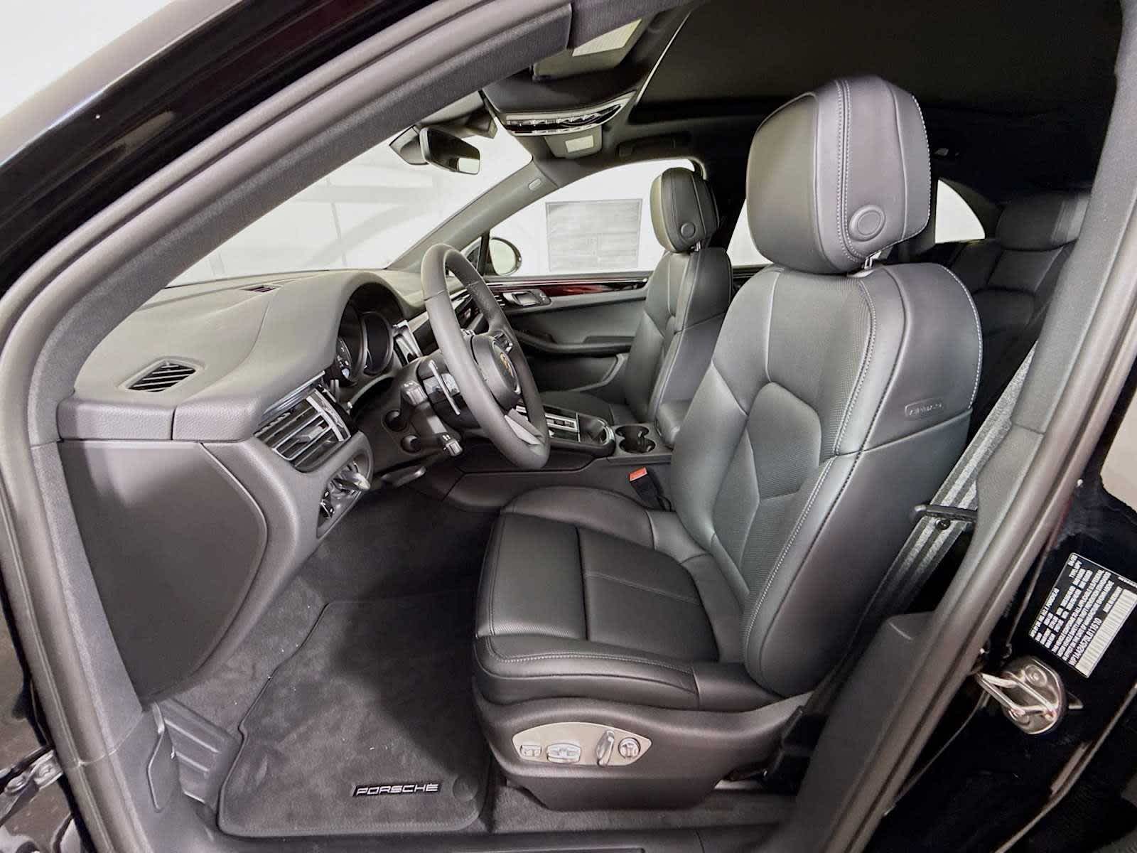 Thumbnail: 2025 Porsche Macan - 5