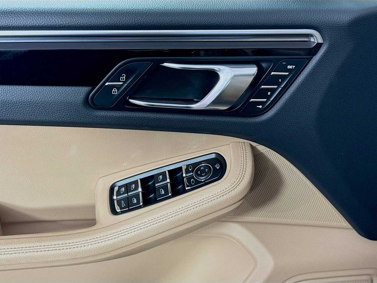 Thumbnail: 2022 Porsche Macan - 15