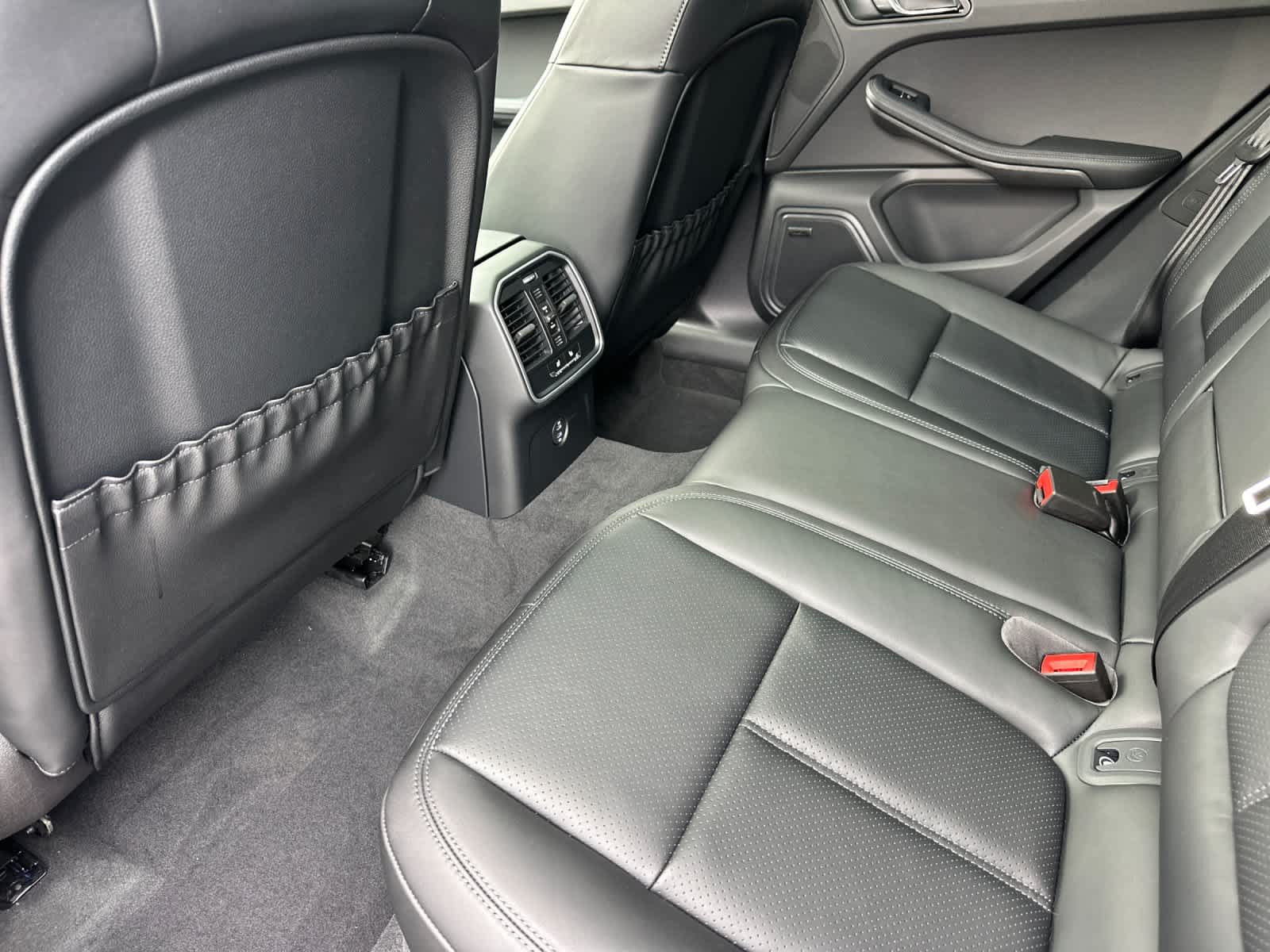 Thumbnail: 2026 Porsche Macan - 13