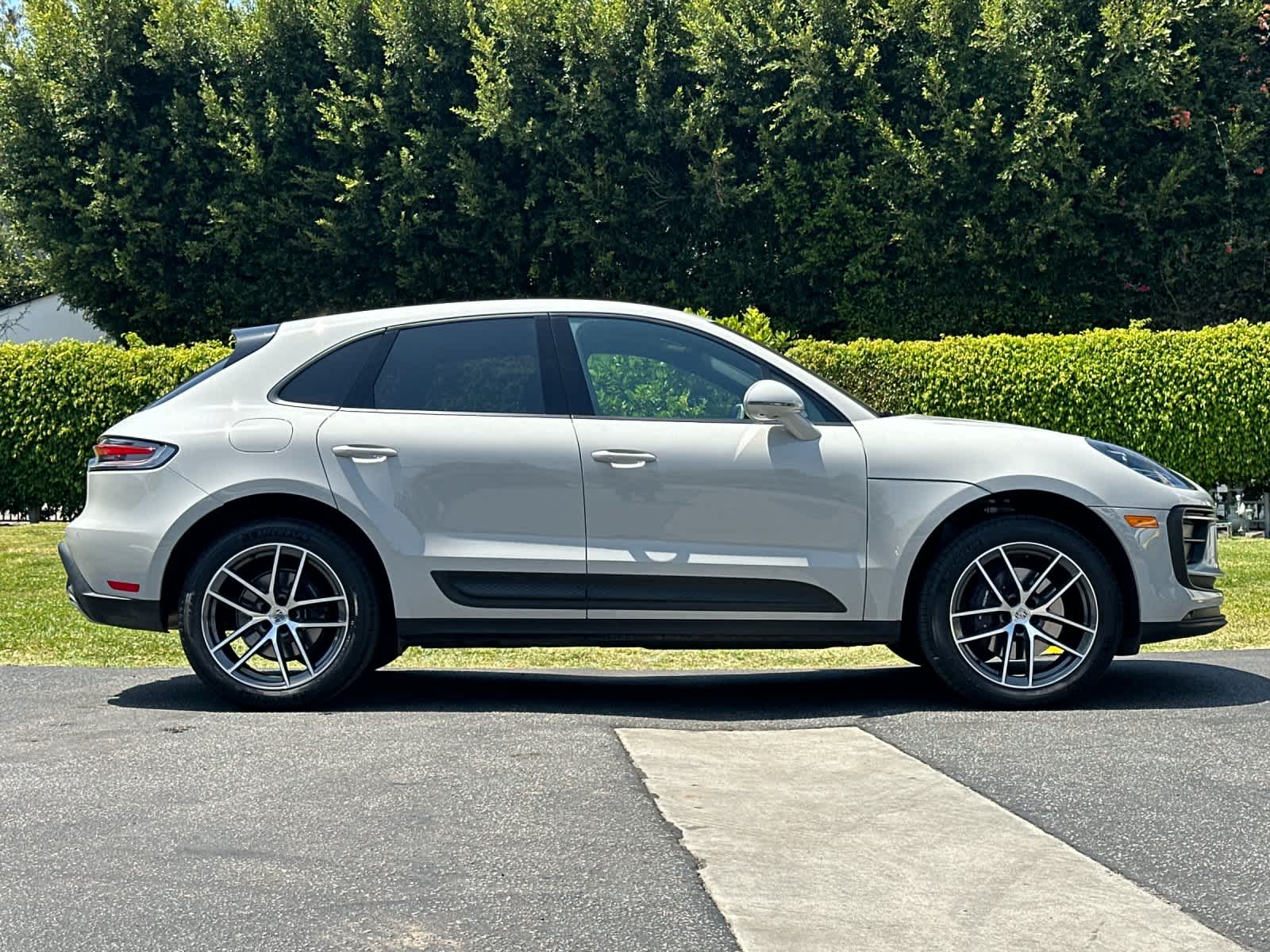 Thumbnail: 2025 Porsche Macan - 8